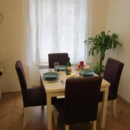 Sunny Apart Close To Charles Bridge * Prague