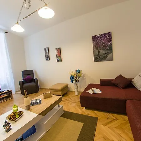 Apartment Sunny Apart Close To Charles Bridge Prague