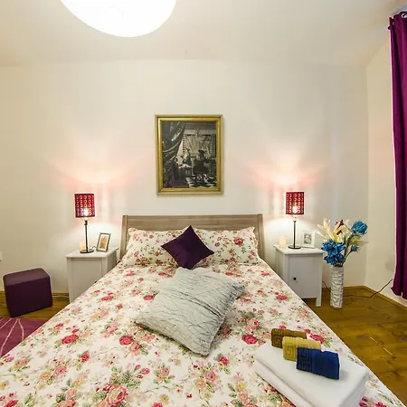 Sunny Apart Close To Charles Bridge Apartment *